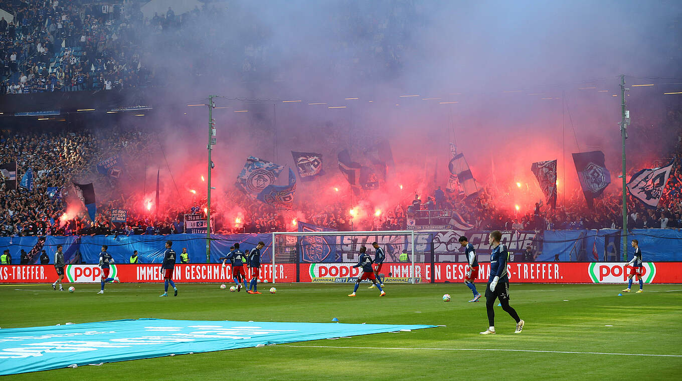 Pyrotechnik im Derby gegen St. Pauli: Geldstrafe für den Hamburger SV © imago