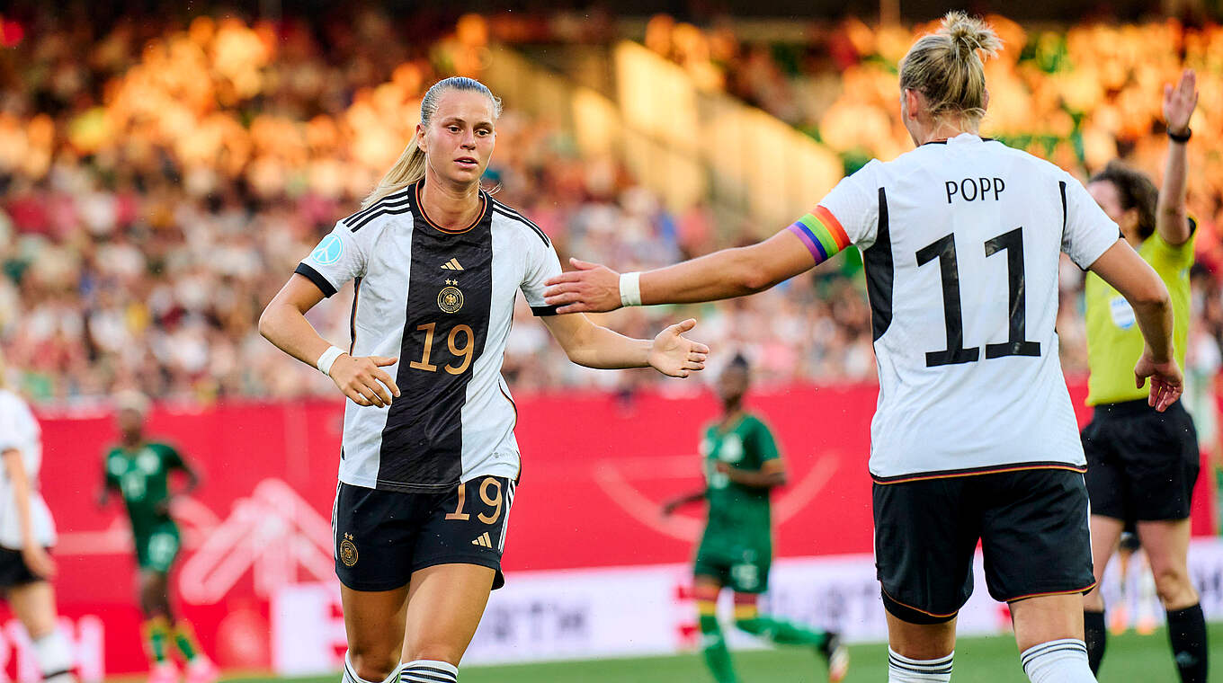 Klara Bühl (l.) und Alexandra Popp (r.) © Imago