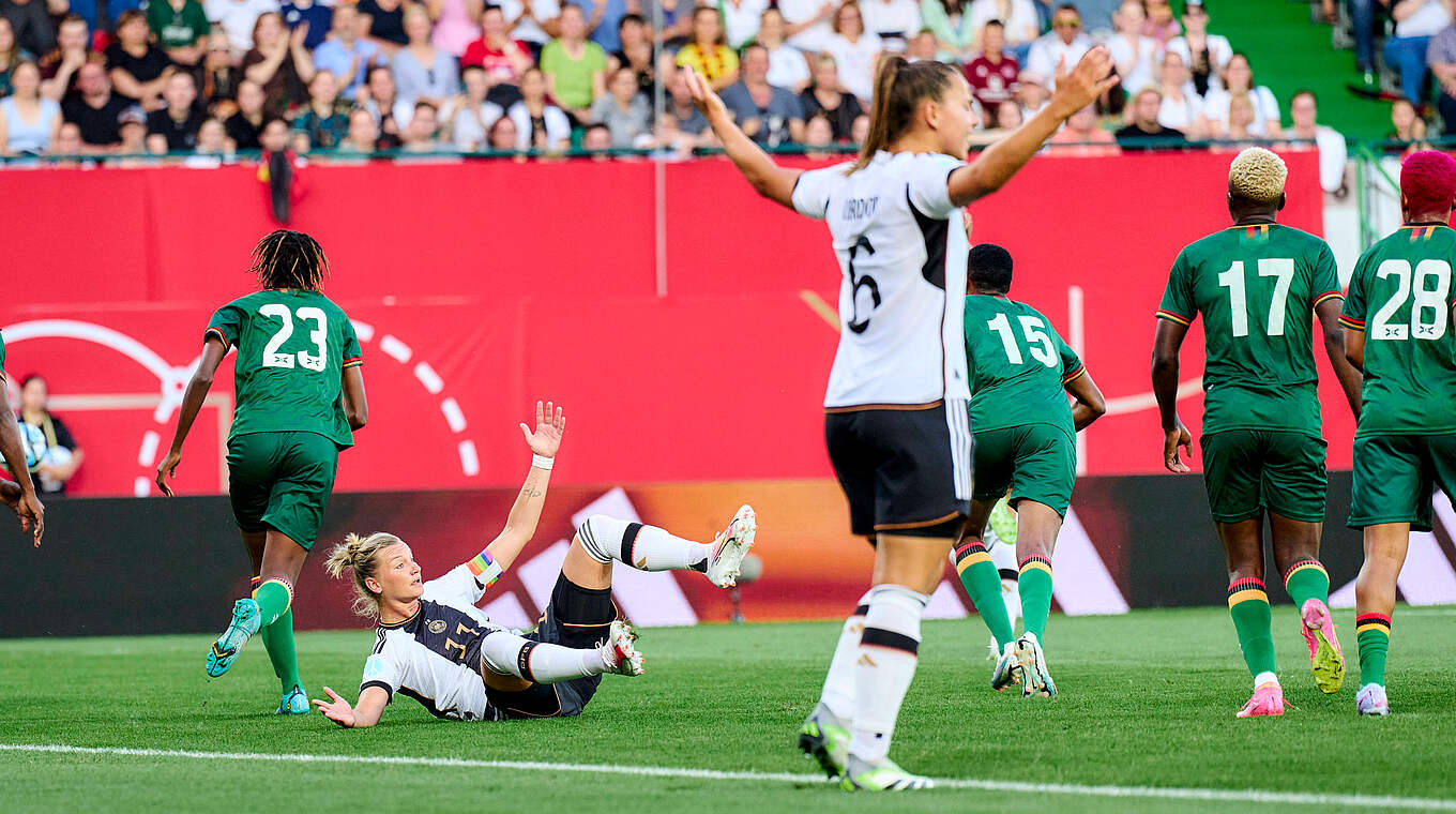 Alexandra Popp (l.) und Lena Oberdorf (r.) © Imago