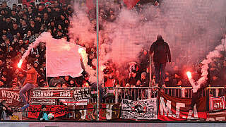 Pyrotechnik gezündet: DFB-Sportgericht verhängt Geldstrafe für St. Pauli © Imago