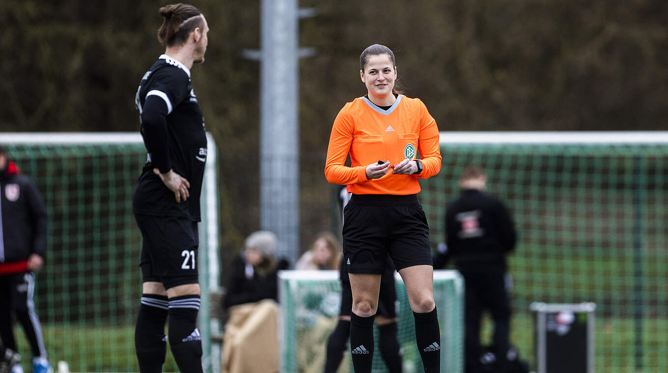 Haben vielerorts maßgeblichen Anteil am Aufwärtstrend: weibliche Referees © Getty Images
