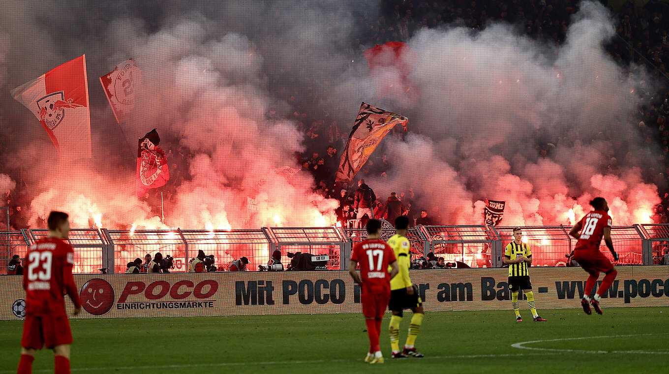 Pyrotechnik, unter anderem in Dortmund: Geldstrafe für RB Leipzig © 2023 Getty Images