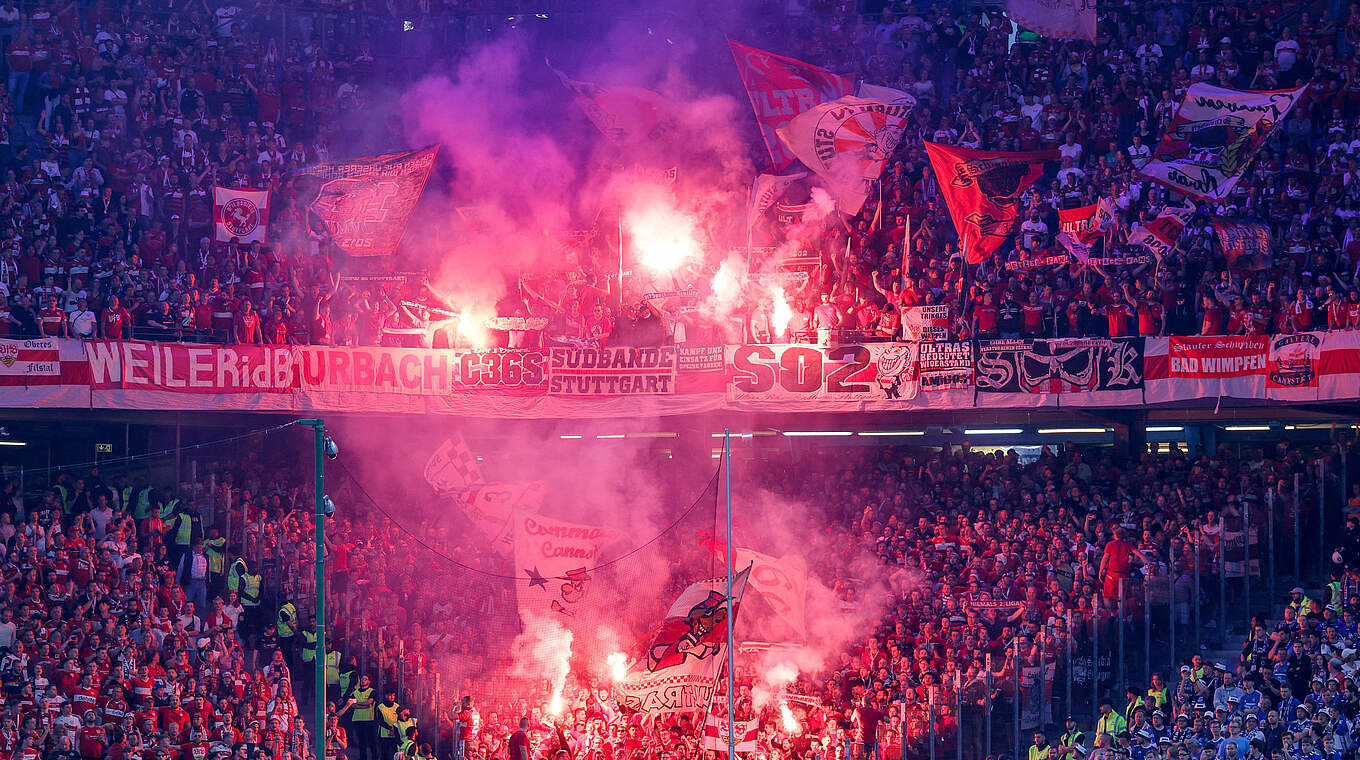 Massiv Pyrotechnik gezündet: Sportgericht verhängt Geldstrafe gegen Stuttgart © Getty Images