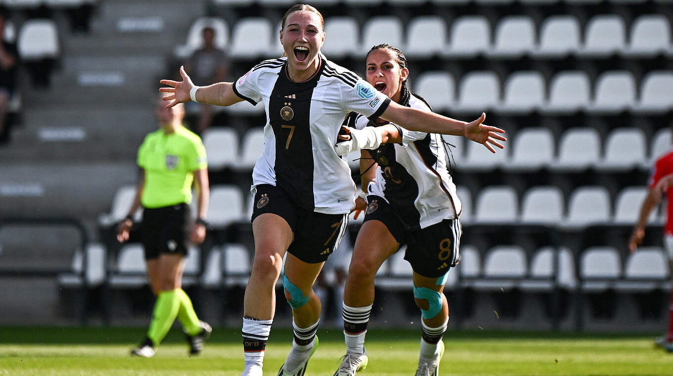 Sophie Nachtigall (l.) und Ilayda Acikgöz © Harry Murphy - Sportsfile/UEFA via Getty Images