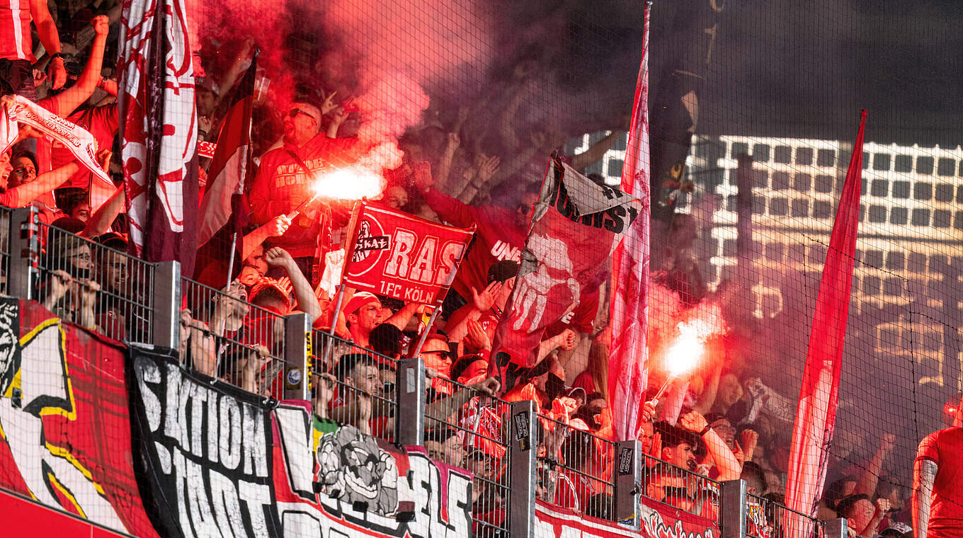 Pyrotechnik beim Gastspiel in Bremen: Der 1. FC Köln erhält eine Geldstrafe © Imago