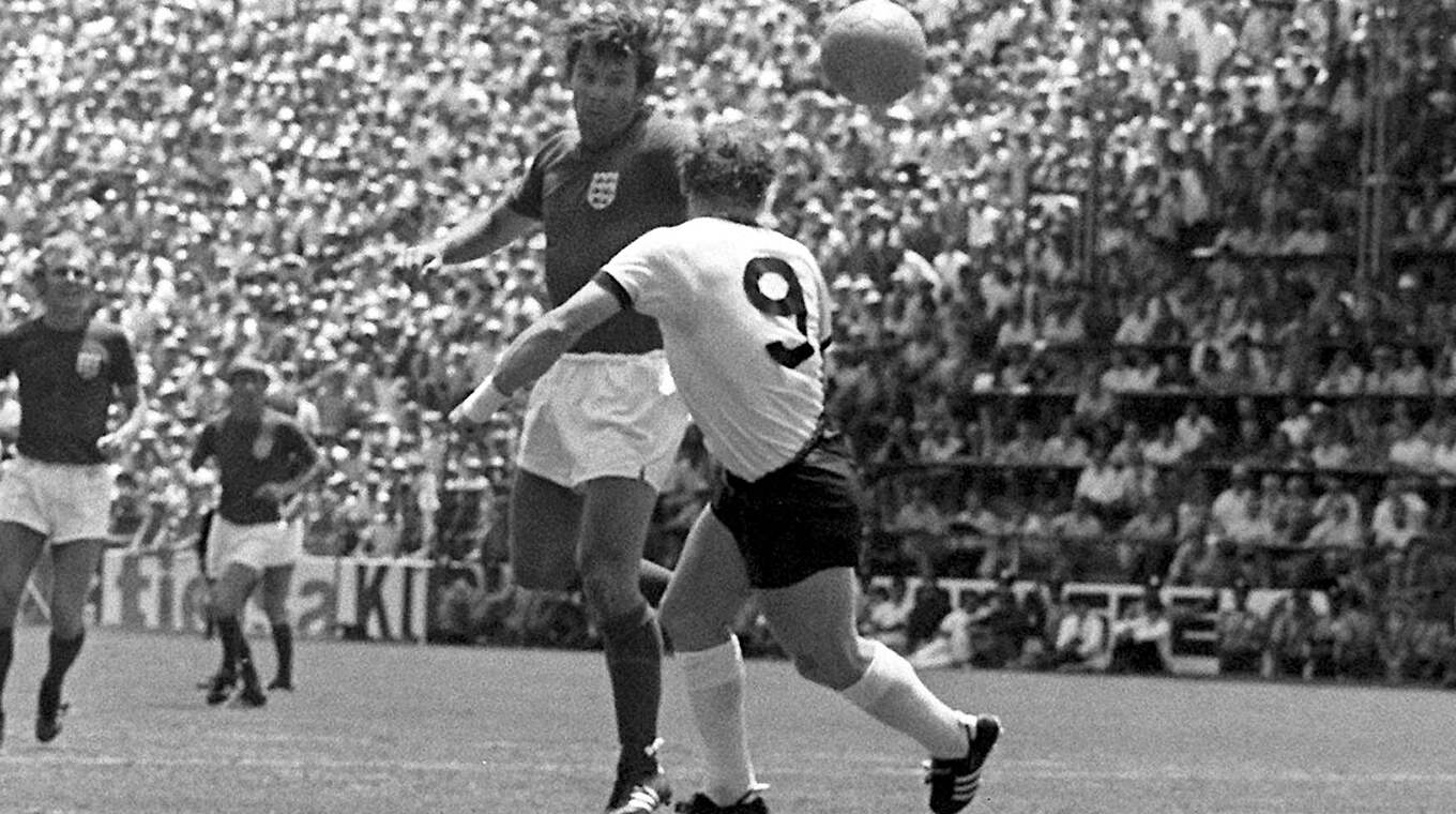Uwe Seeler trifft mit dem Hinterkopf im WM-Viertelfinale gegen England am 14. Juni 1970 © imago