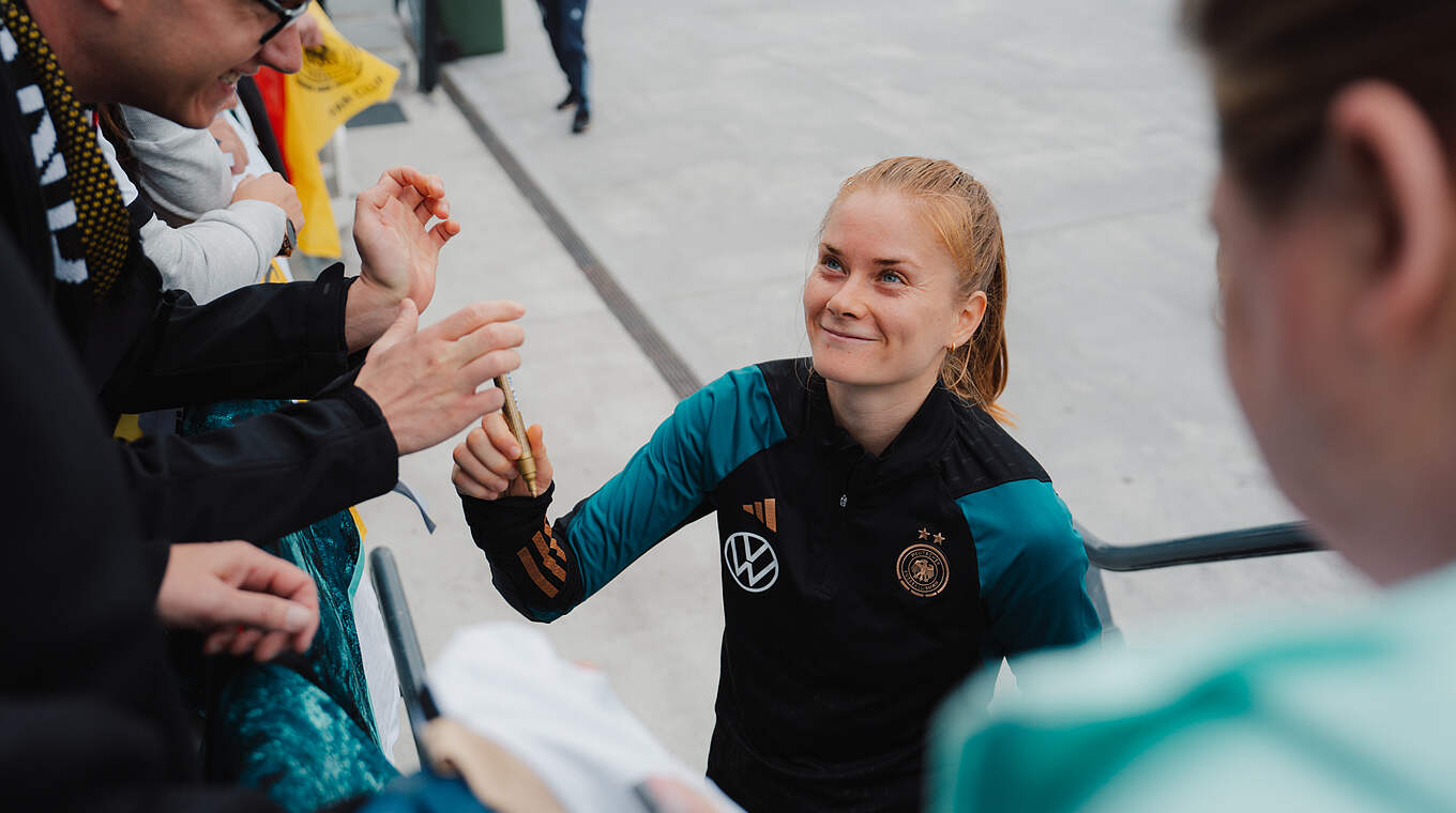 Sjoeke Nüsken: "Ich bin wieder einsatzfähig und trainiere voll mit" © Sofieke van Bilsen/DFB