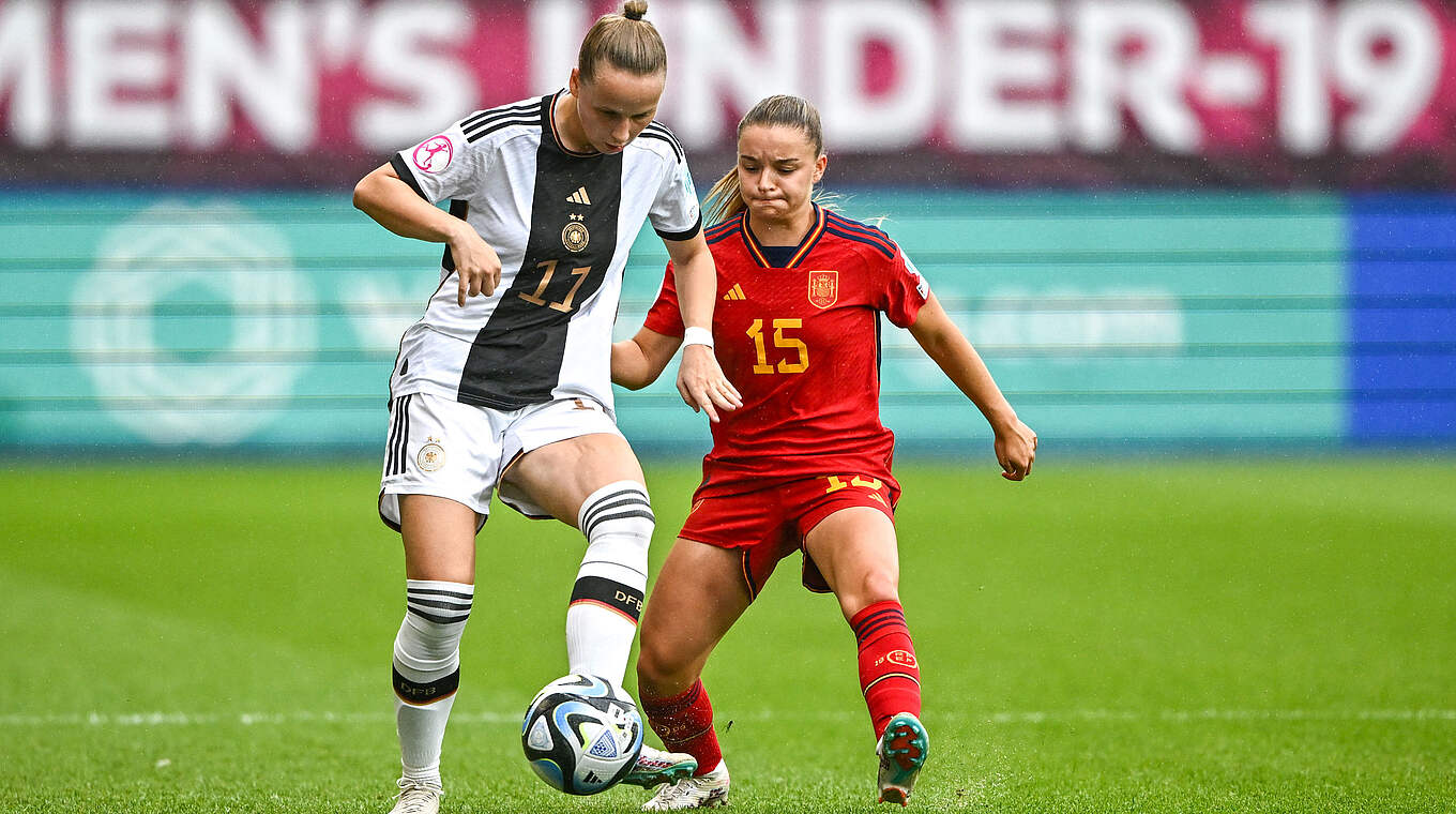 Umkämpftes Finale: Franziska Kett (l.) gegen Sara Ortega © UEFA/Getty Images