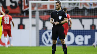Leitet in Bremen sein 212. Bundesligaspiel: FIFA-Referee Felix Zwayer © imago
