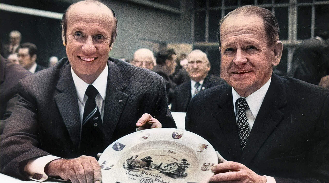 Zwei Weltmeister-Trainer: Sepp Herberger und Nachfolger Helmut Schön (l.) © DFB-Stiftung Sepp Herberger