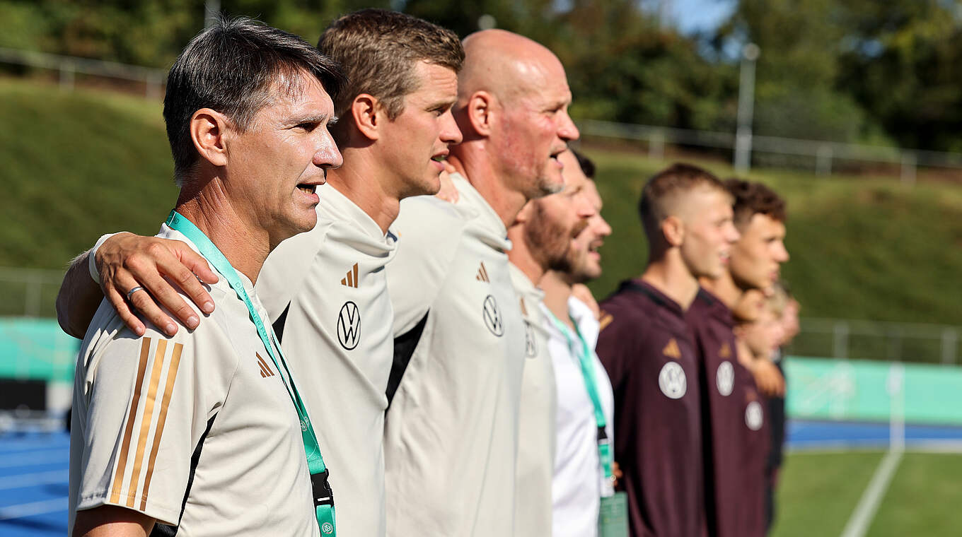 Rotiert gegen Dänemark "frische Jungs" aufs Feld: DFB-Trainer Michael Prus (l.) © Getty Images