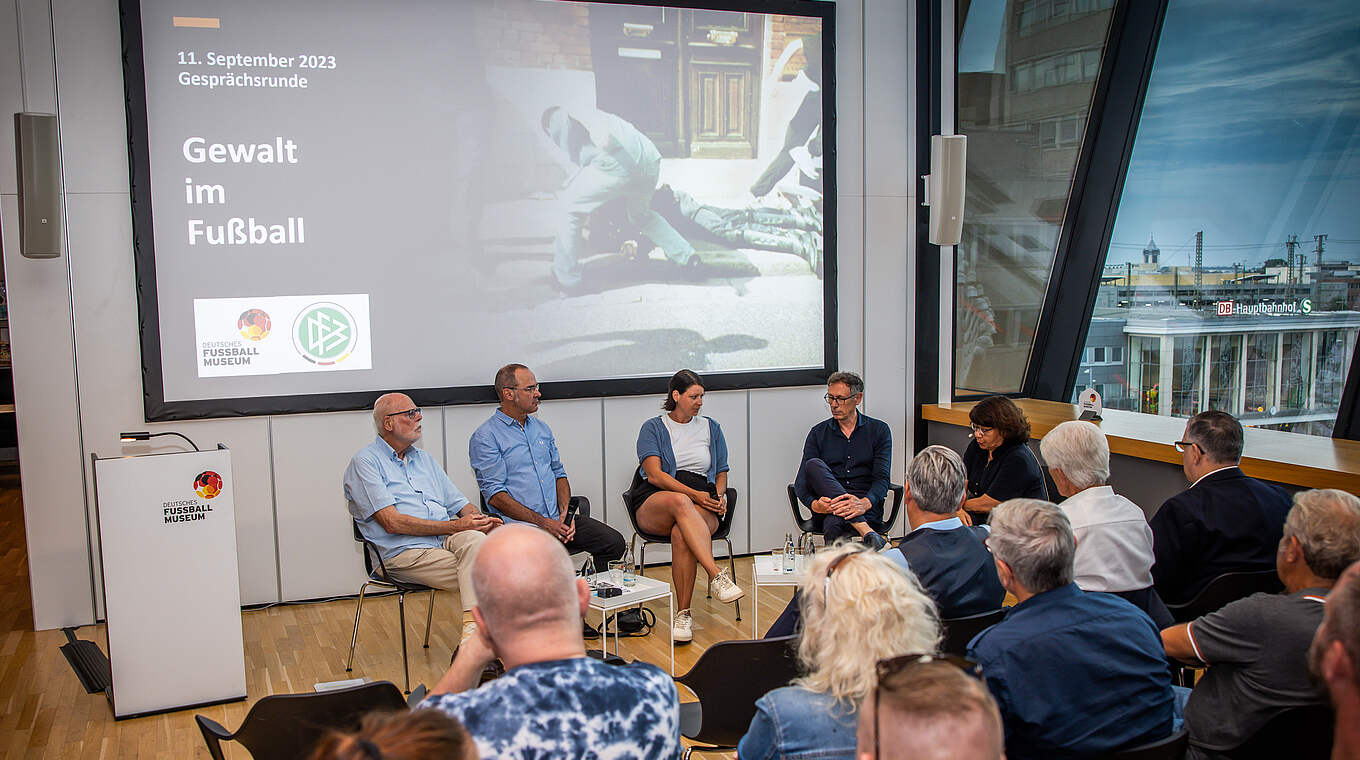 Thema der Podiumsrunde im Deutschen Fußballmuseum: Gewalt im Fußball © Knut Harwig/Fussballmuseum