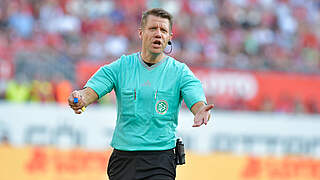 In Augsburg vor seinem 83. Einsatz in der Bundesliga: Referee Patrick Ittrich © imago