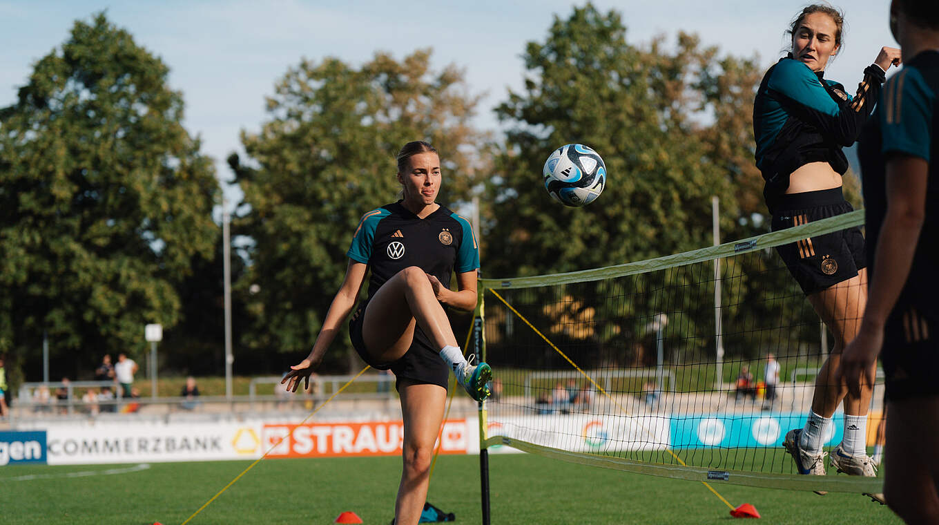 Laura Freigang und Sydney Lohmann (v.l.) © Sofieke van Bilsen/DFB