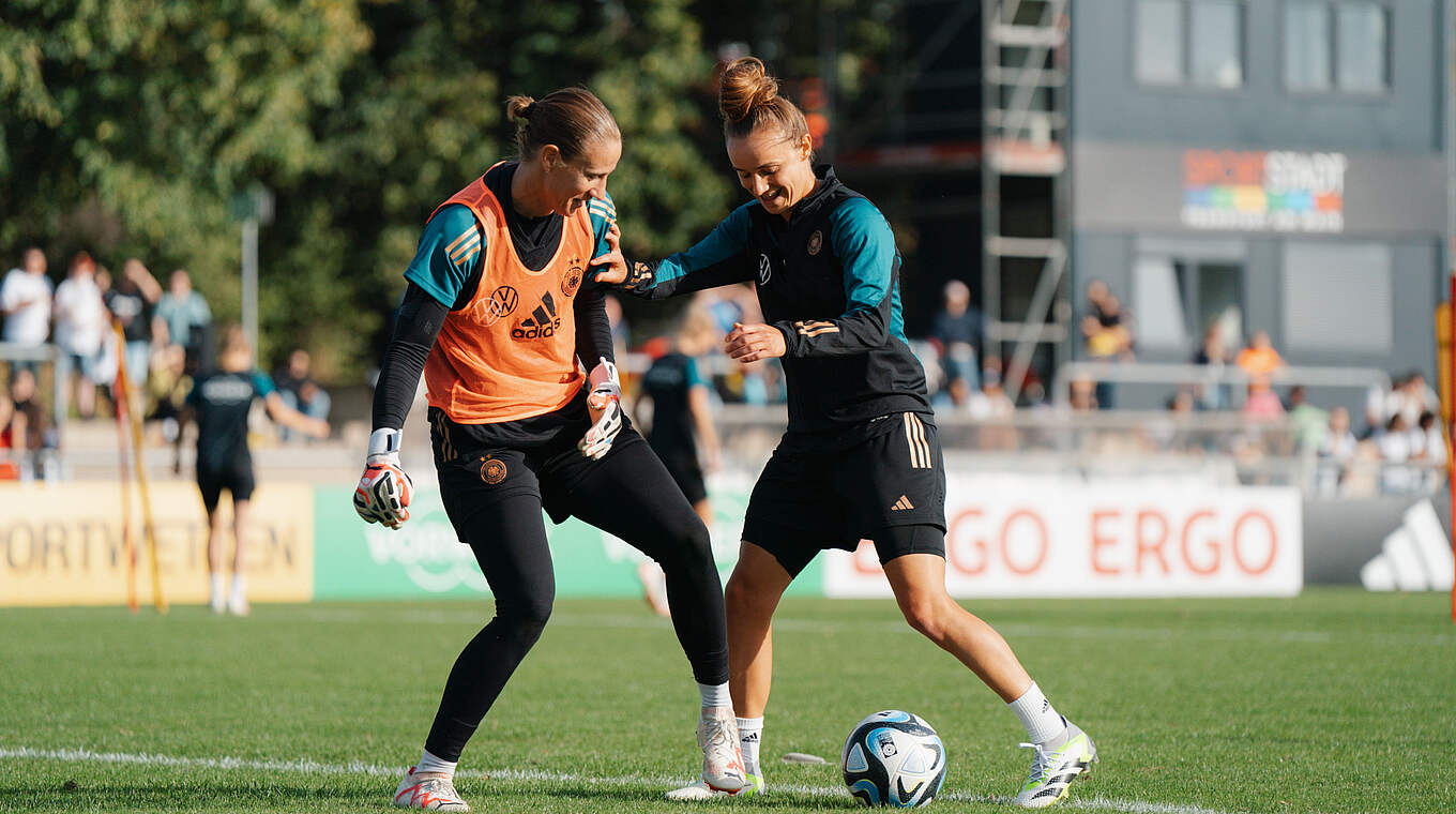 Ann-Katrin Berger und Lina Magull (v.l.) © Sofieke van Bilsen/DFB