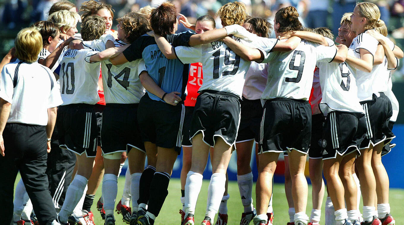 "First Ladies": Die DFB-Frauen jubeln nach dem WM-Finalsieg 2003 gegen Schweden © Getty Images