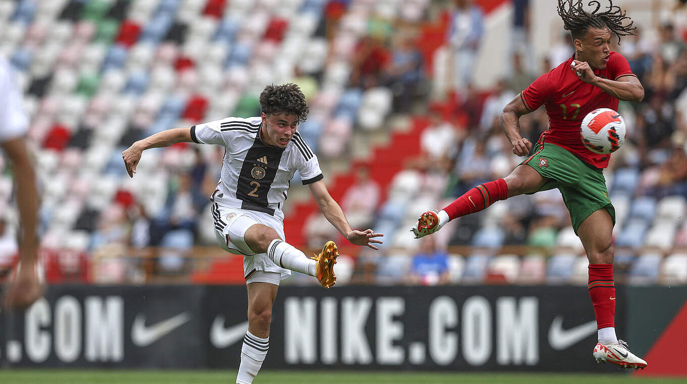 Versucht es aus der Distanz: Nicolas Oliveira (l.) © Getty Images