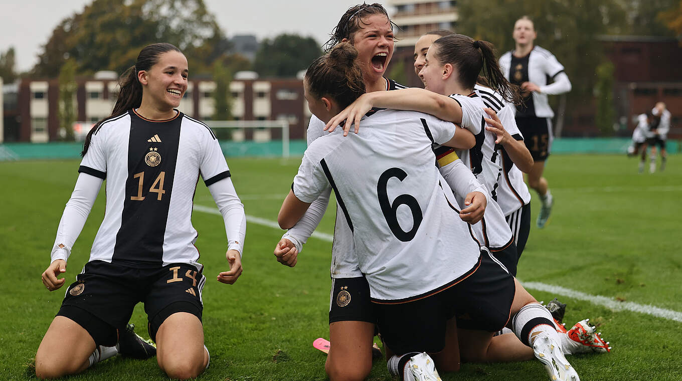 Viel Grund zur Freude: Die U 17-Juniorinnen gewinnen überzeugend © Getty Images