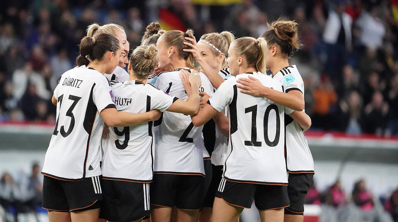 Das DFB-Team feiert die 1:0-Führung © Imago