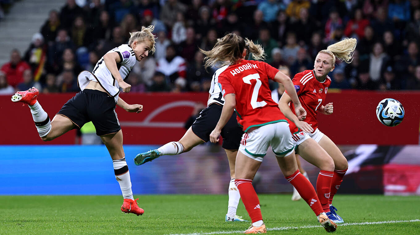 Lea Schüller trifft zum 1:0 © Getty Images