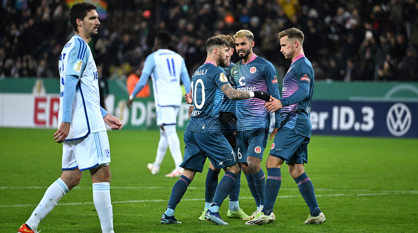 Nächste Runde im Naschsitzen: St. Pauli schaltet Schalke aus © Getty Images