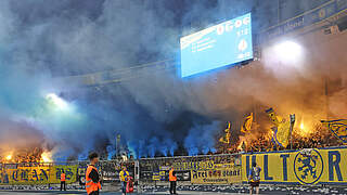 32 Bengalische Feuer und zwei Rauchtöpfe: Geldstrafe für Eintracht Braunschweig © IMAGO