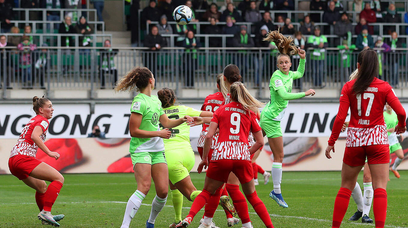 Kopfballtreffer zum 2:0: Vievien Endemann (r.) markiert den zweiten Wolfsburger Treffer © Imago Images