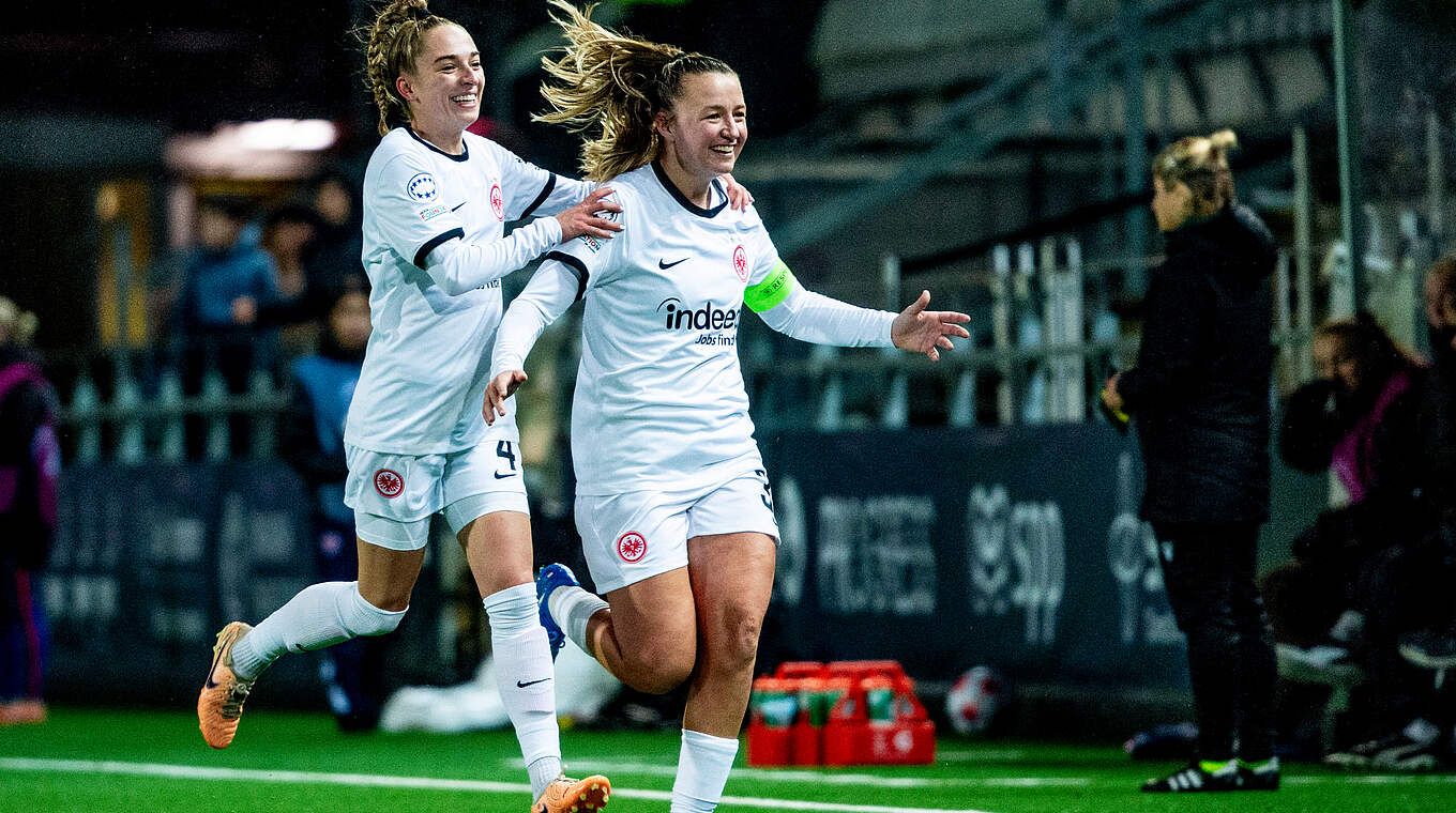 Legt mit ihrem Führungstreffer den Grundstein zum Sieg: Tanja Pawollek (r.) © imago