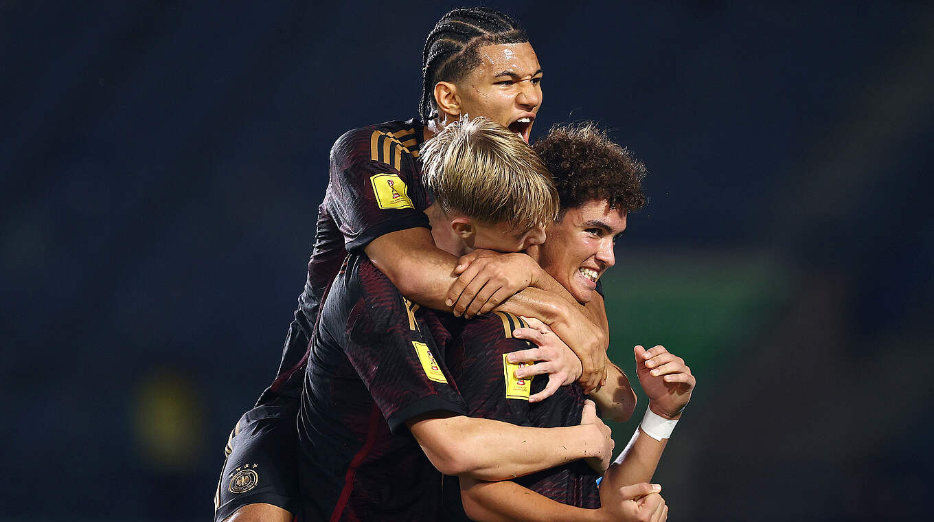 Scorerpunkte gegen Neuseeland: Paris Brunner (o.), Max Moerstedt und Noah Darvich (r.) © FIFA/Getty Images