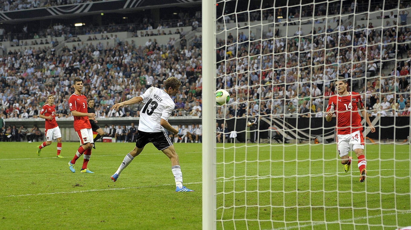 Eingenickt: Thomas Müller trifft zum 3:0-Endstand gegen Österreich im Jahr 2013 © imago