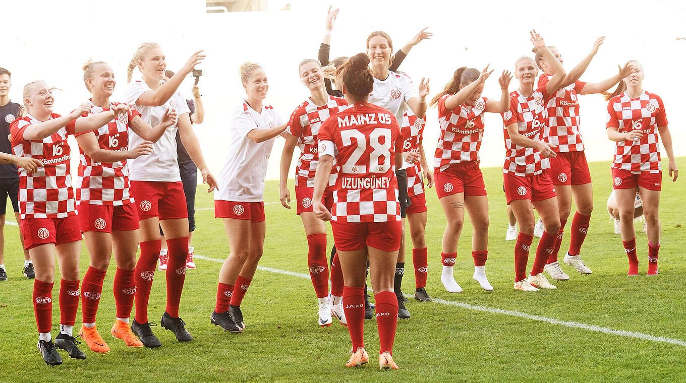 Mit Euphorie ins Achtelfinale: Das Frauenteam des 1. FSV Mainz 05 © imago