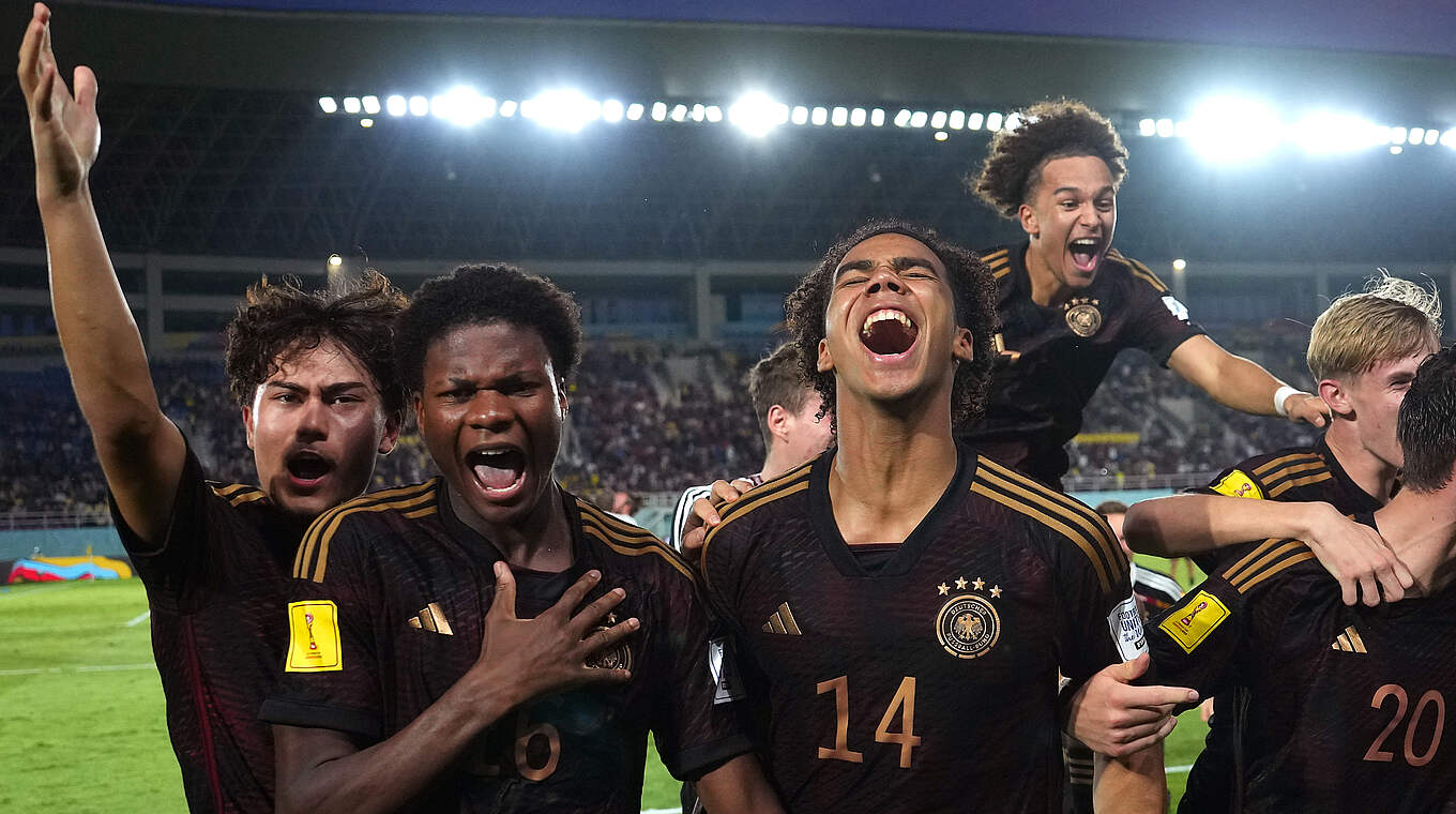 Winners Osawe (2.v.l.): "Es ist einfach nur toll in dieser Mannschaft" © FIFA via Getty Images