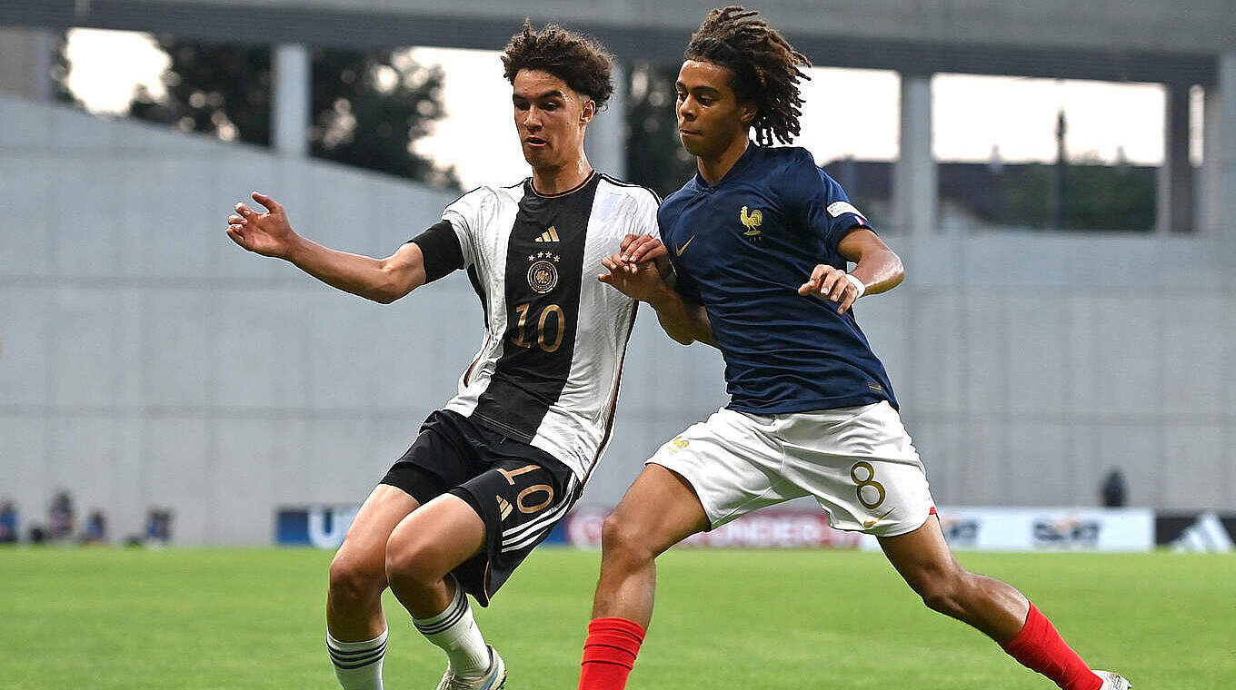 Genau ein halbes Jahr her: Noah Darvich (l.) und Saimon Bouabre im EM-Finale in Ungarn © Sportsfile/UEFA via Getty Images