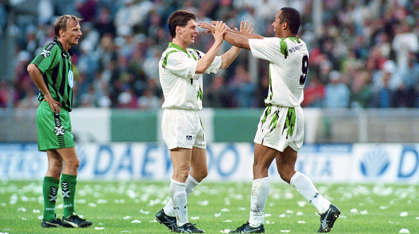 Jubel bei Dahlin (r.) und Co.: Borussia Mönchengladbach holt den DFB-Pokal 1995 © imago images/Uwe Kraft