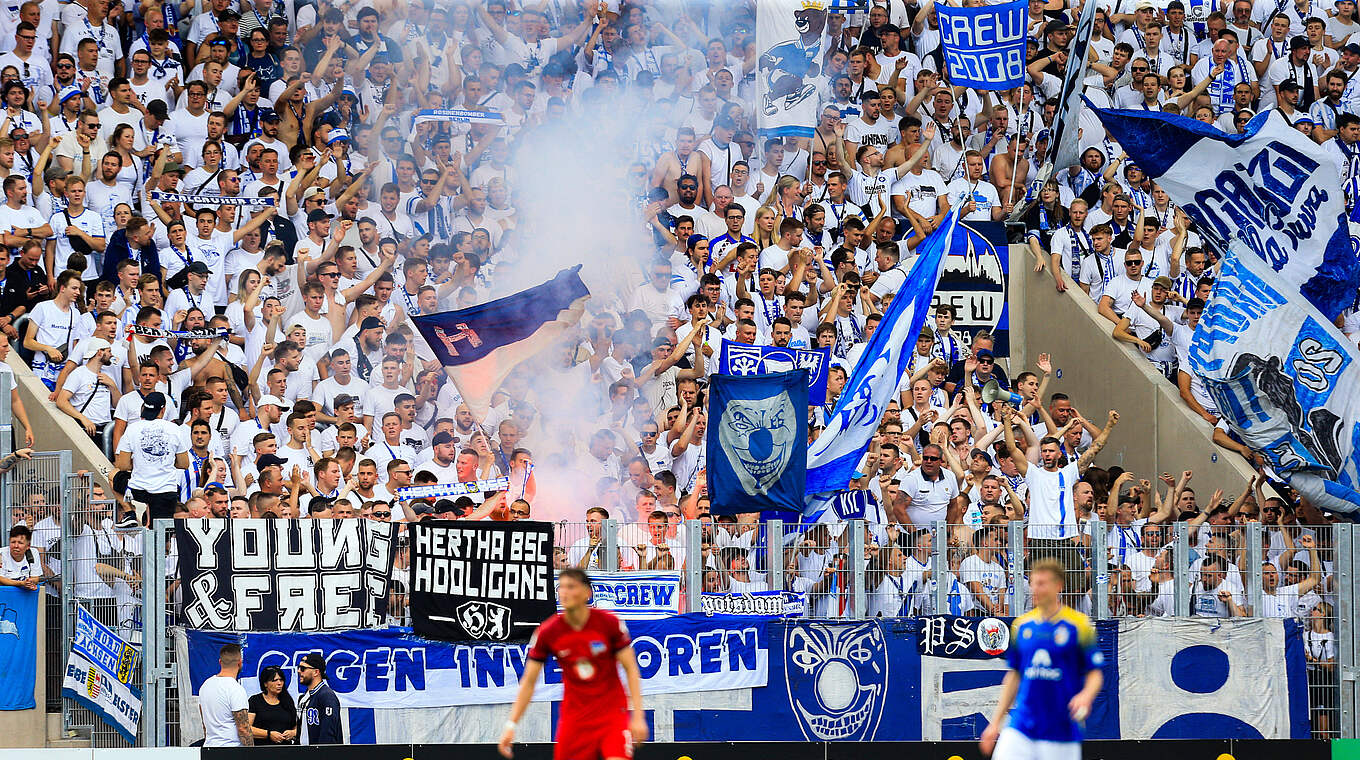Pyrotechnik und Becherwürfe: Geldstrafe für Hertha BSC © IMAGO
