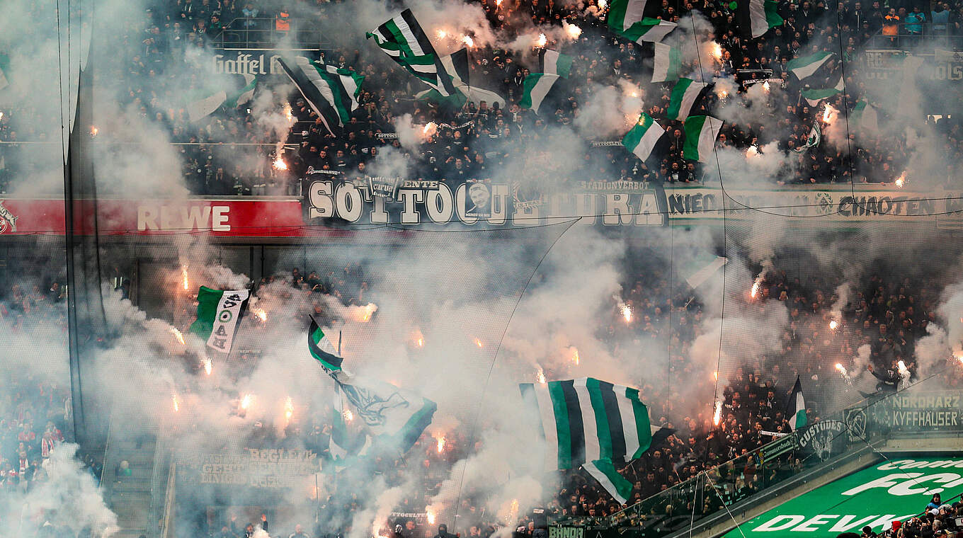 Pyrotechnik im Derby abgebrannt: Geldstrafe für Borussia Mönchengladbach © imago