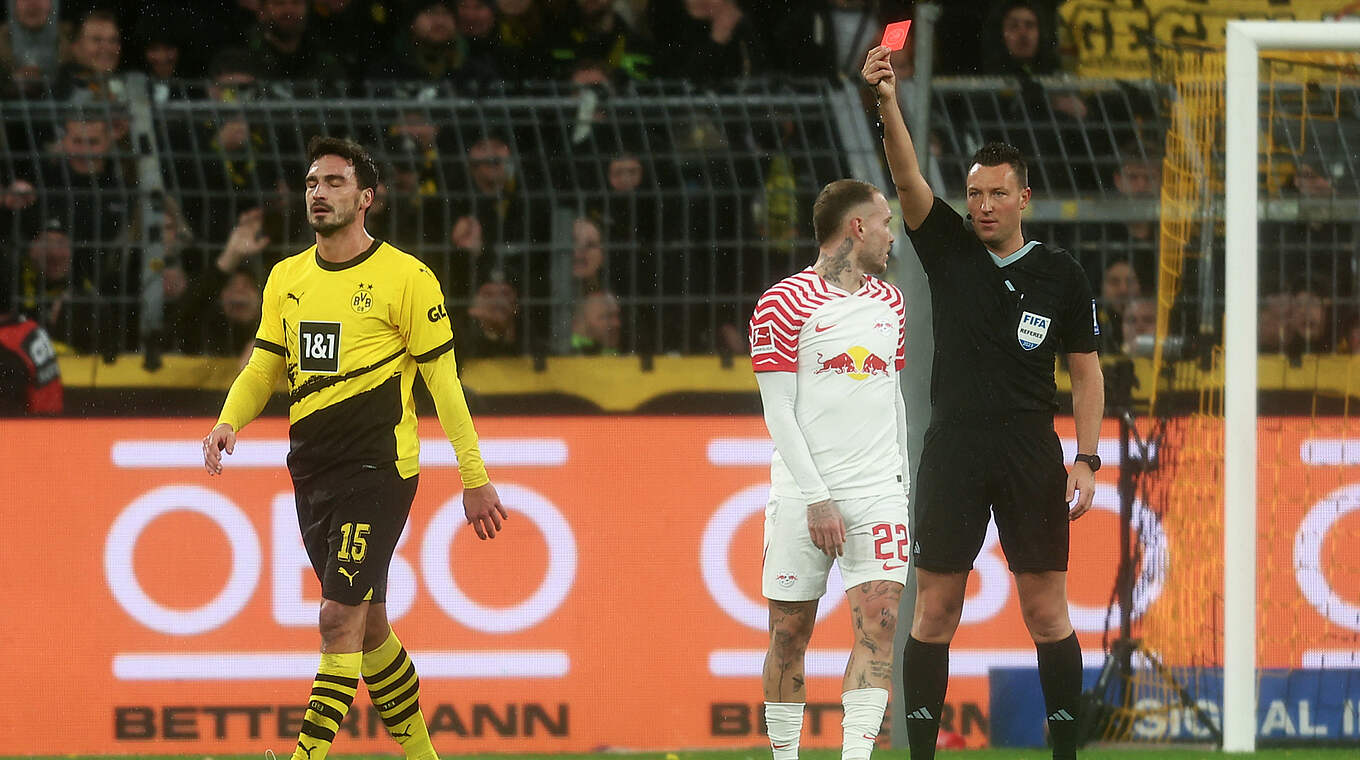Nach seiner Roten Karte für ein Spiel gesperrt: Mats Hummels (l.) © 2023 Getty Images