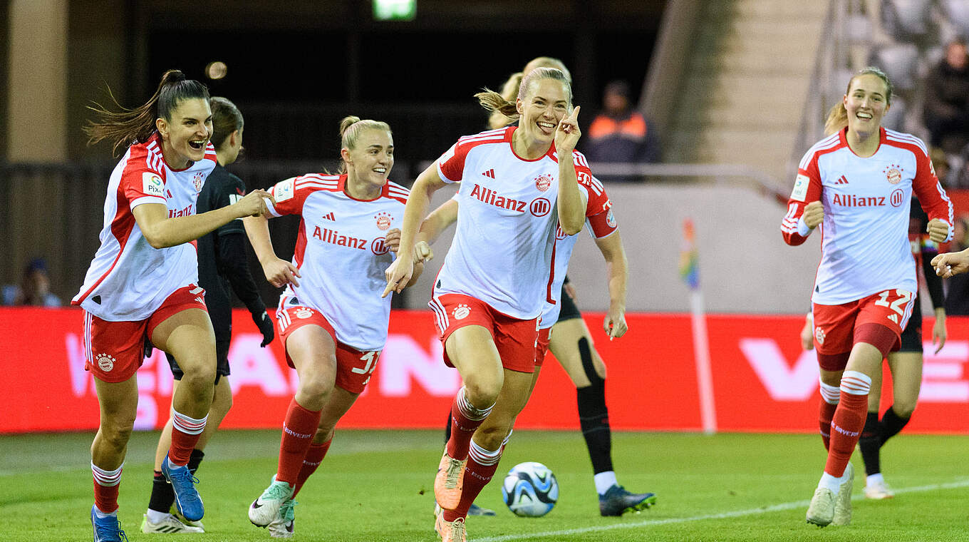 Riesenjubel: Magdalena Eriksson (M.) feiert ihren Führungstreffer in der 6. Spielminute © Imago Images