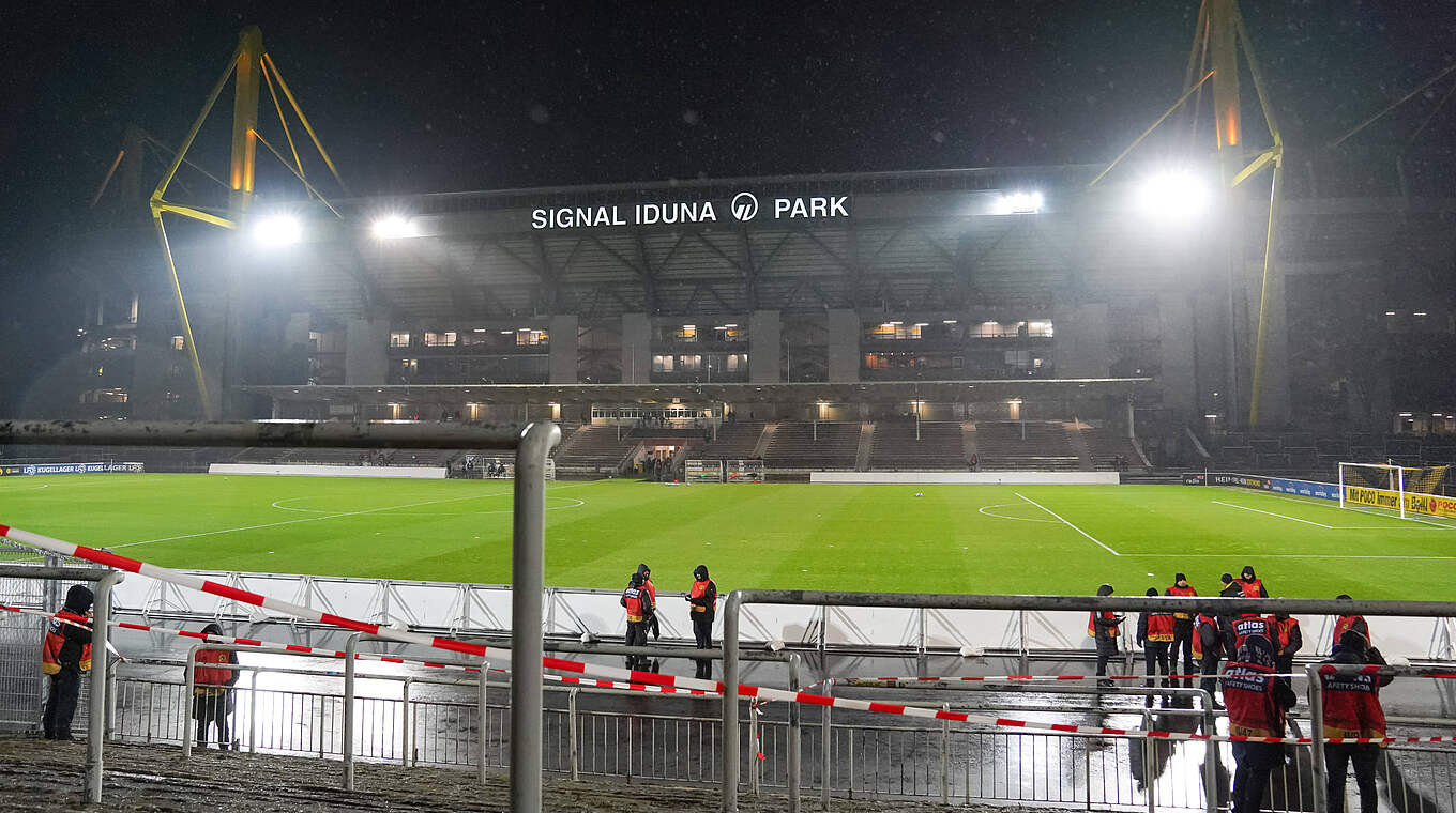 Kein vorweihnachtlicher Fußball im Stadion Rote Erde: Spielabsage in Dortmund © imago