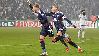 Matchwinner für Düsseldorf: Jona Niemiec (l.) traf am Ende doppelt © imago