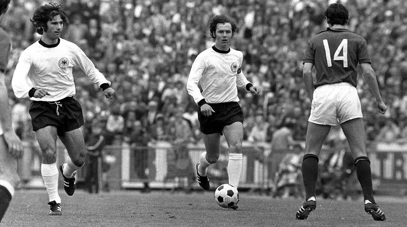 103-mal für Deutschland, 1972 Europa- und 1974 Weltmeister: Franz Beckenbauer (M.) © imago