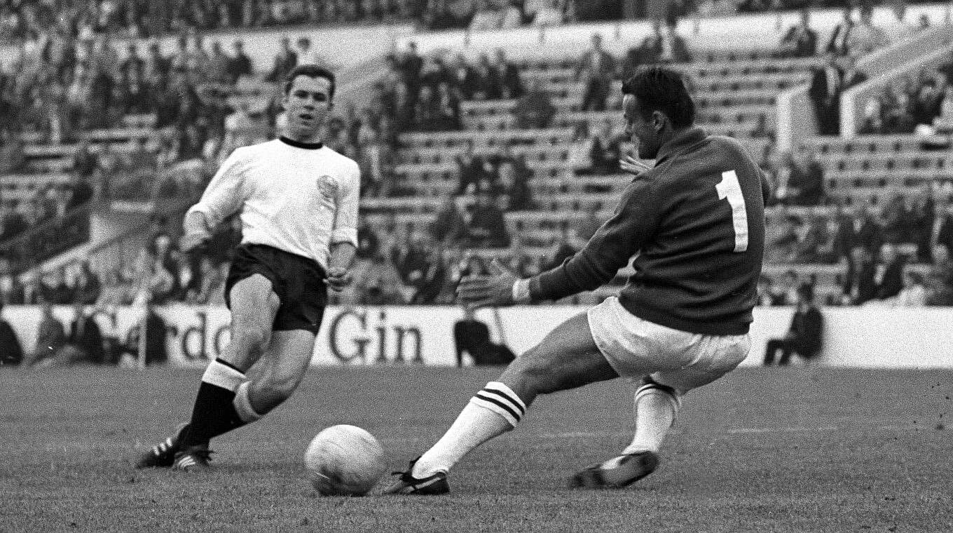 Beim Turnier in England ging Beckenbauers Stern auf. Mit dem DFB-Team wurde er Zweiter.  © imago
