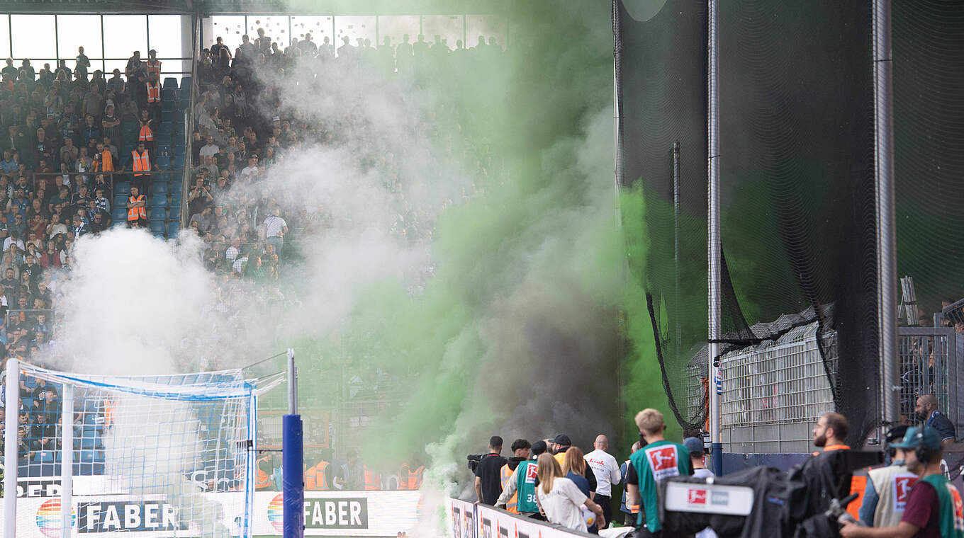 Vorfälle während des Spiels in Bochum: Geldstrafe in Höhe von 30.000 Euro. © imago