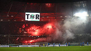 Massiver Einsatz von Pyrotechnik: Hohe Geldstrafe für Hannover 96 © imago