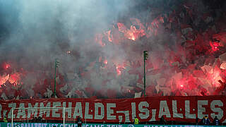 Pyrotechnik beim Pokalspiel gegen Köln: Geldstrafe für Kaiserslautern © imago