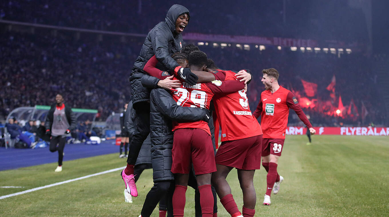 Jubel beim FCK: Kaiserslautern zieht ins Halbfinale des DFB-Pokal ein © Imago