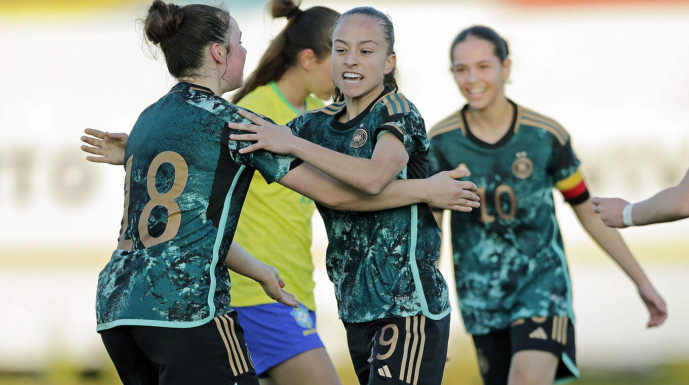 Remis Gegen Brasilien: U 16-Juniorinnen Machen 0:2 Wett :: DFB ...