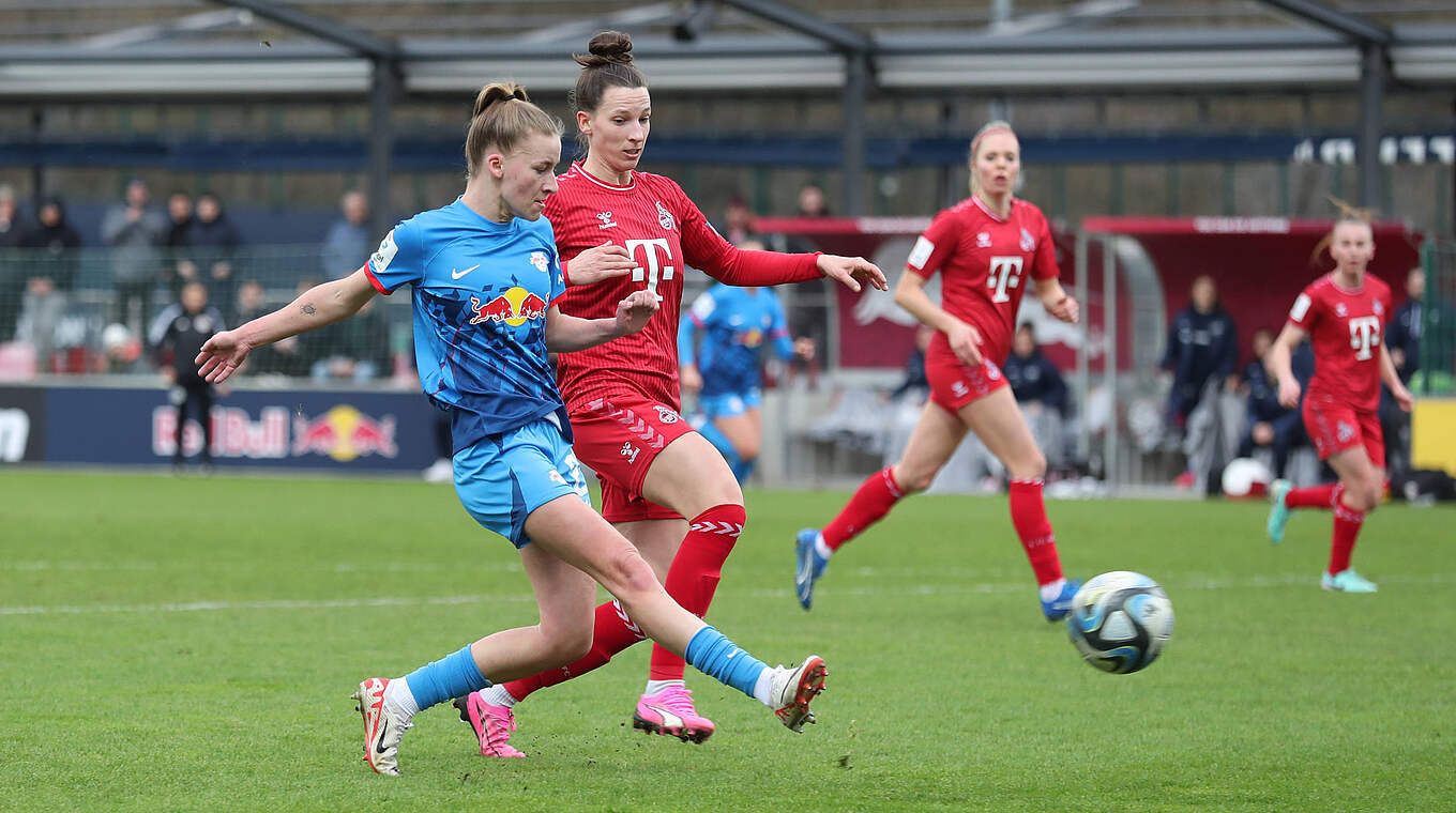 Im Zweikampf: Marlene Müller (l.) und Sara Agrez (r.) © Imago