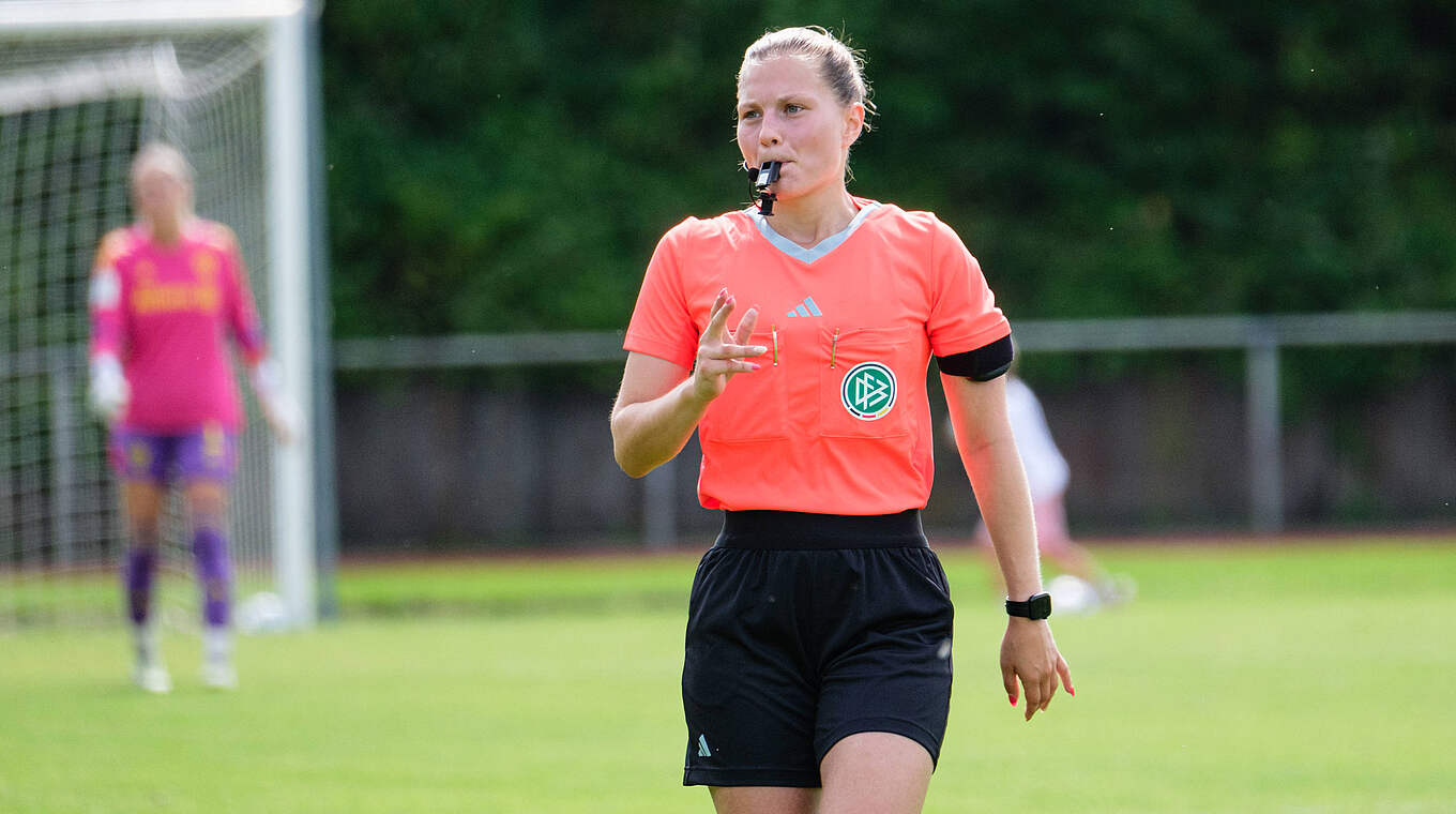 Steht vor ihrem zweiten Einsatz in der Frauen-Bundesliga: DFB-Referee Selina Menzel © imago