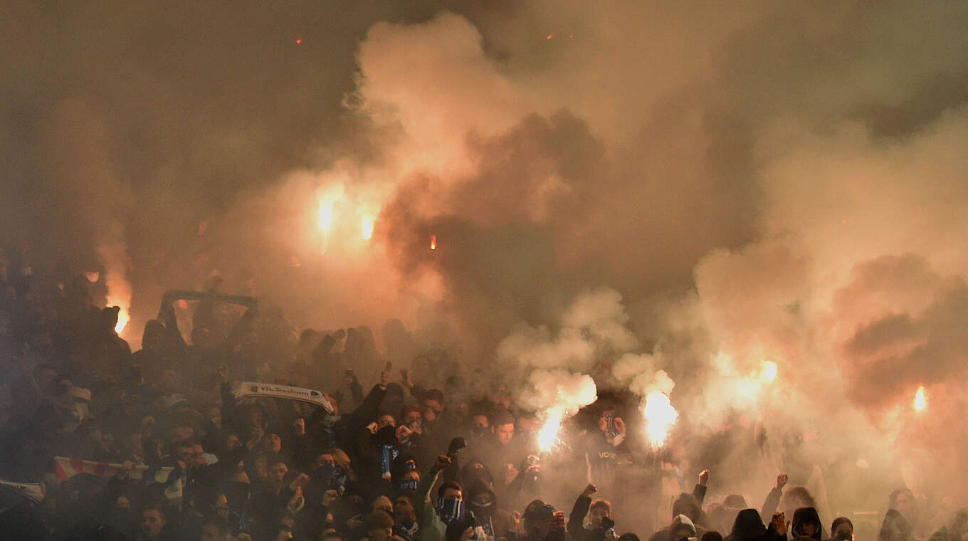 Pyrotechnik beim Auswärtsspiel in Leverkusen: Geldstrafe für den VfL Bochum © IMAGO/Treese